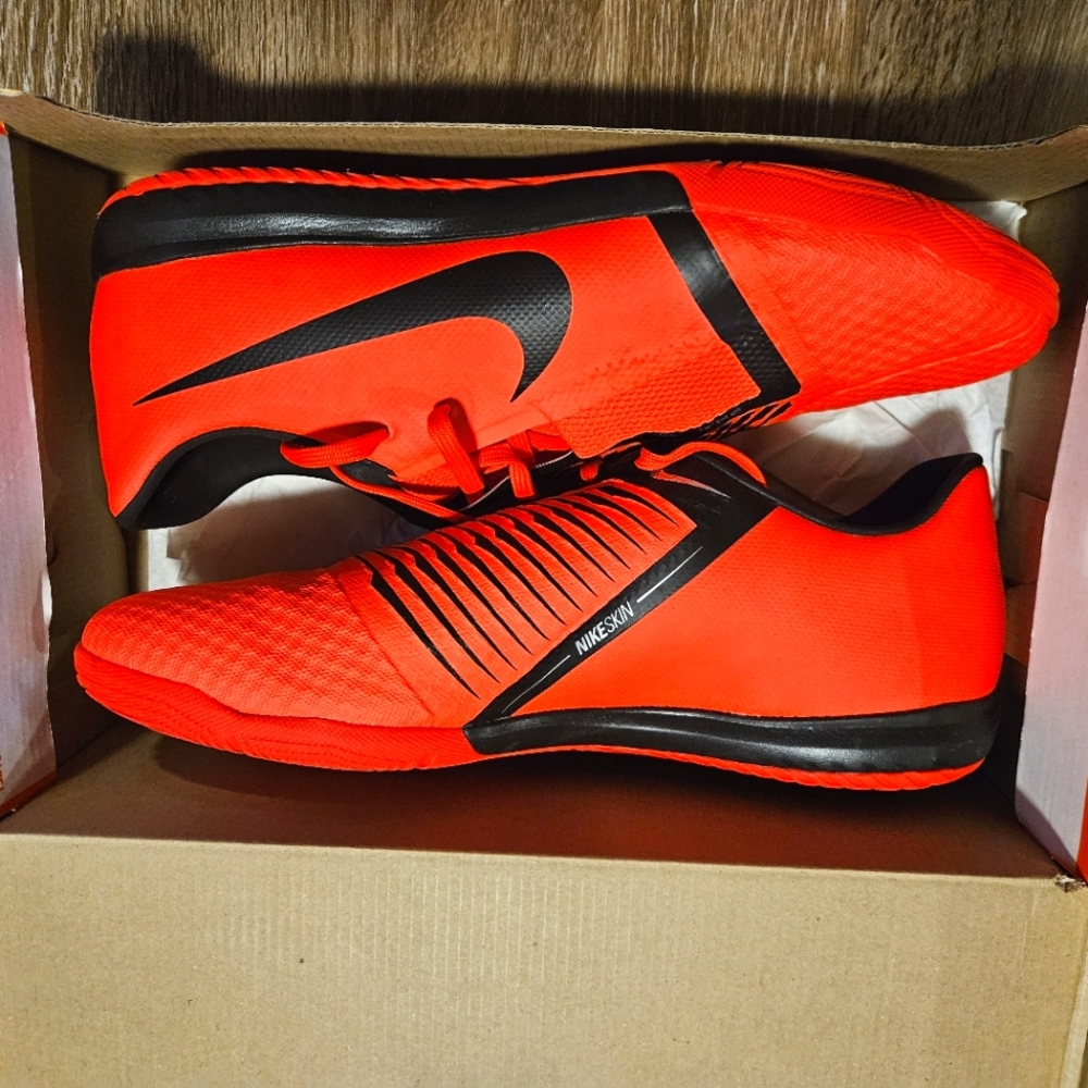 Nike Mens Fantom Venom Acadamy Size 11